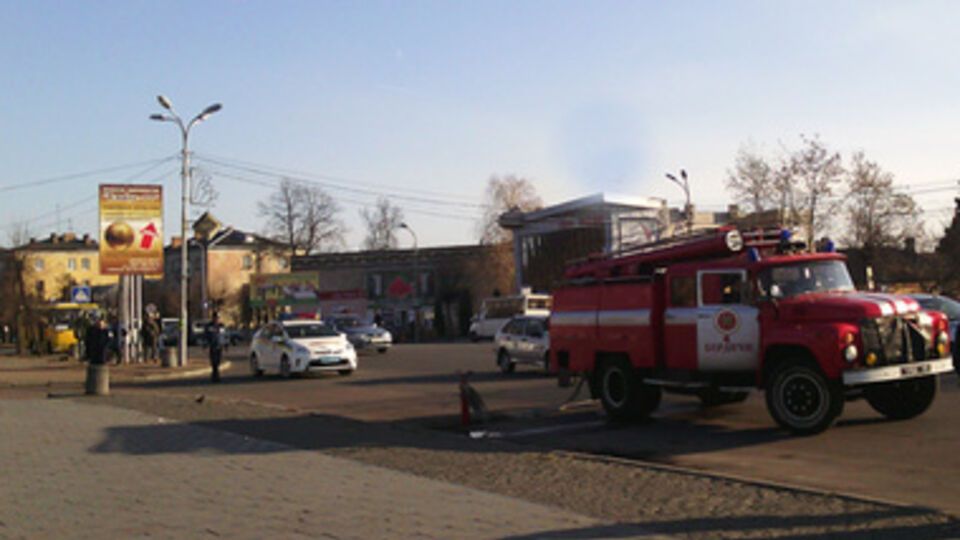 МВД: Мужчина, который в 13.25 позвонил на линию "102", сообщил, что через несколько часов в здании горисполкома произойдет взрыв