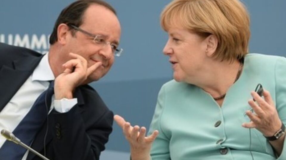 Меркель и Олланд рады подписанию газового соглашения