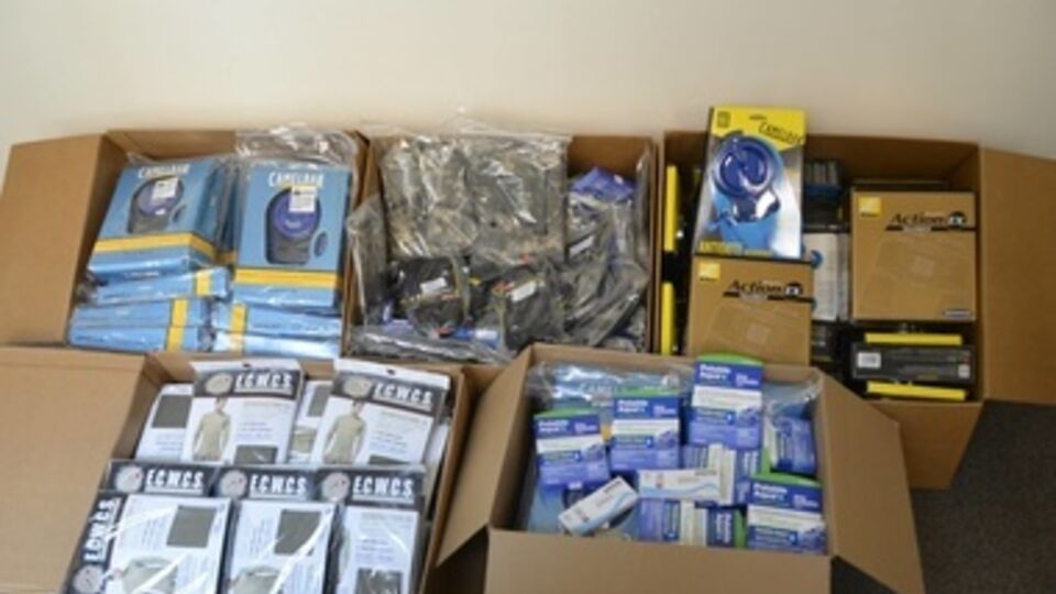 Сотрудники посольства купили бинокли, препараты для остановки кровотечения при ранениях, гидратор, аптечки, палатку, таблетки для очистки воды, термобелье и другие необходимые вещи