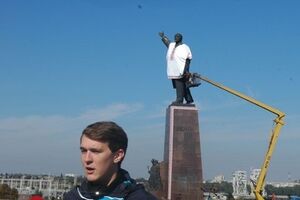 В Запорожье попытались спасти памятник Ленину