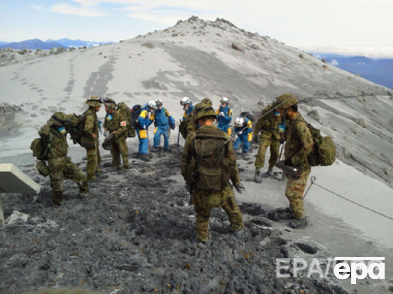 Спасатели возобновили поиски жертв вулкана Онтакэ