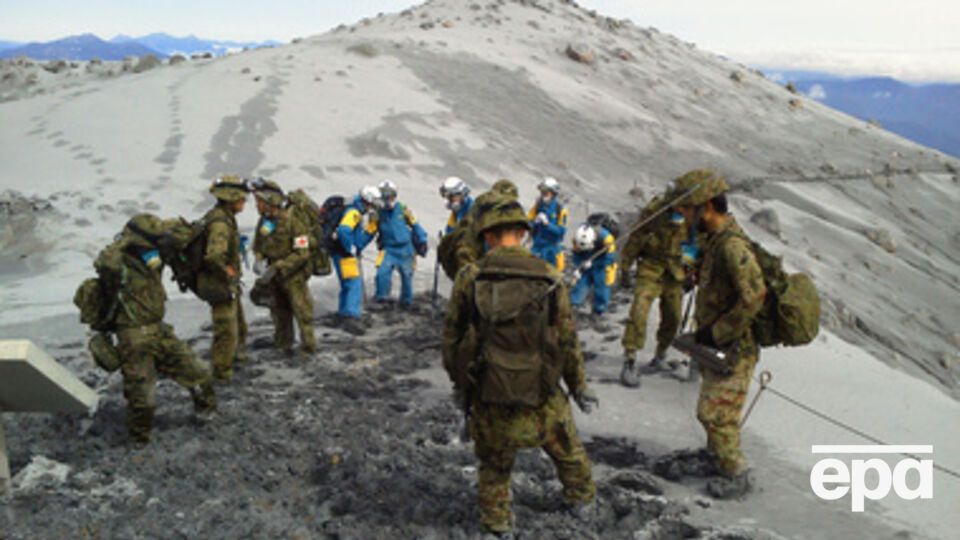 Спасатели возобновили поиски жертв вулкана Онтакэ