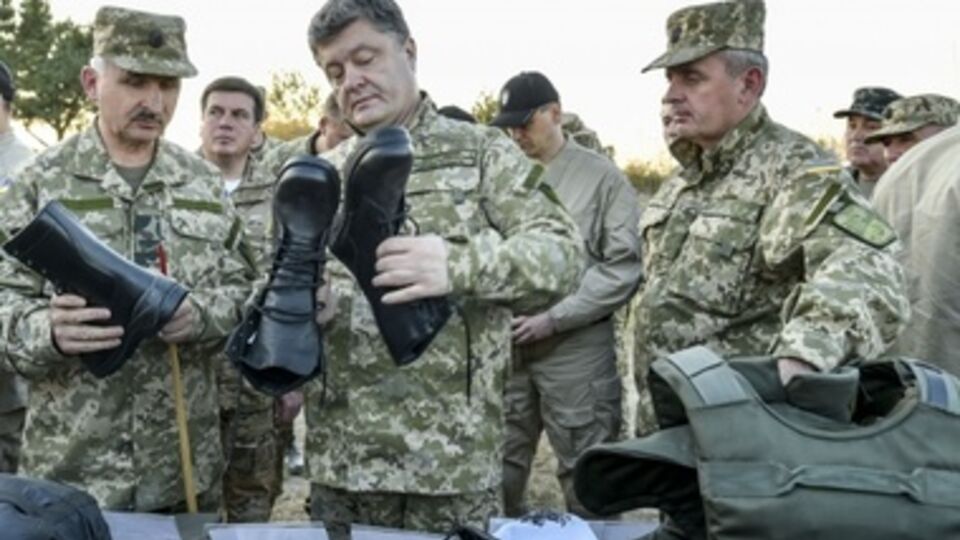 Петр Порошенко: Мы должны сделать все, чтобы воин был накормлен, в тепле