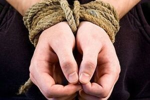 Мужчину больше 20 дней удерживали в плену в подвале Луганского областного сборного пункта