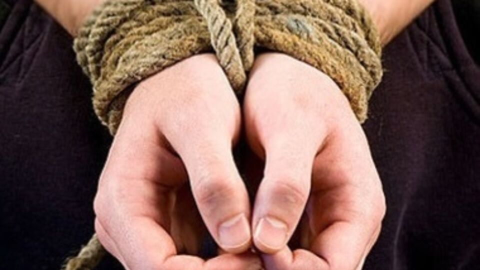 Мужчину больше 20 дней удерживали в плену в подвале Луганского областного сборного пункта