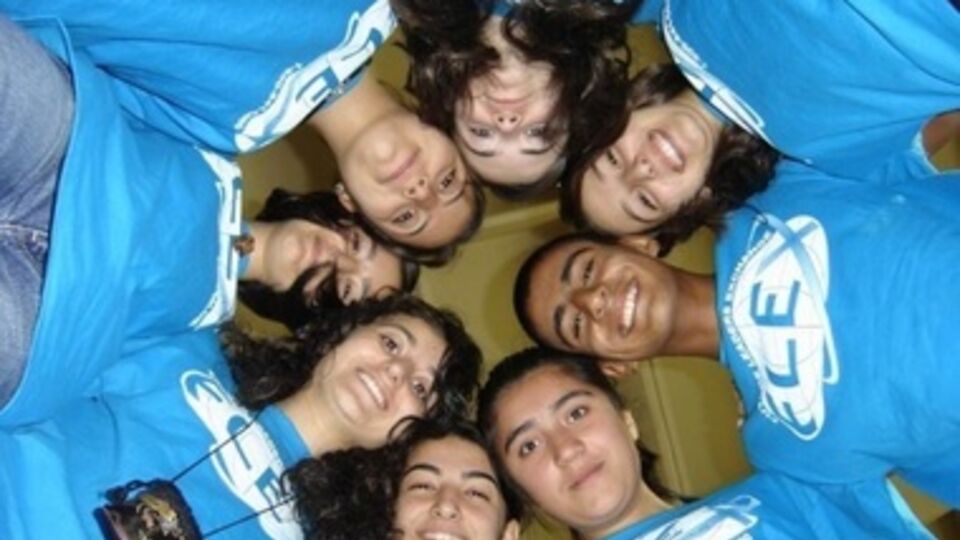 Каждая семья проходит основательную проверку и подготовку, чтобы получить право безвозмездно принимать у себя иностранного школьника