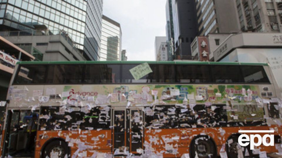 Ночью полиция вытеснила демонстрантов с нескольких улиц