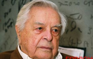 Юрий Любимов: Если что-то болит, я себя превозмогаю и иду, потому что так воспитан. Сдаюсь на милость врачей, только когда уложат сурово, да с приговором: дескать, иначе лечить не будем