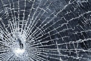 Маршрутку обогнал автомобиль такси, после чего прозвучали две автоматные очереди