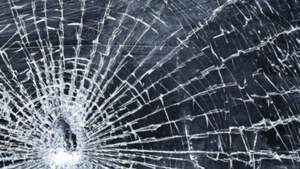 Маршрутку обогнал автомобиль такси, после чего прозвучали две автоматные очереди