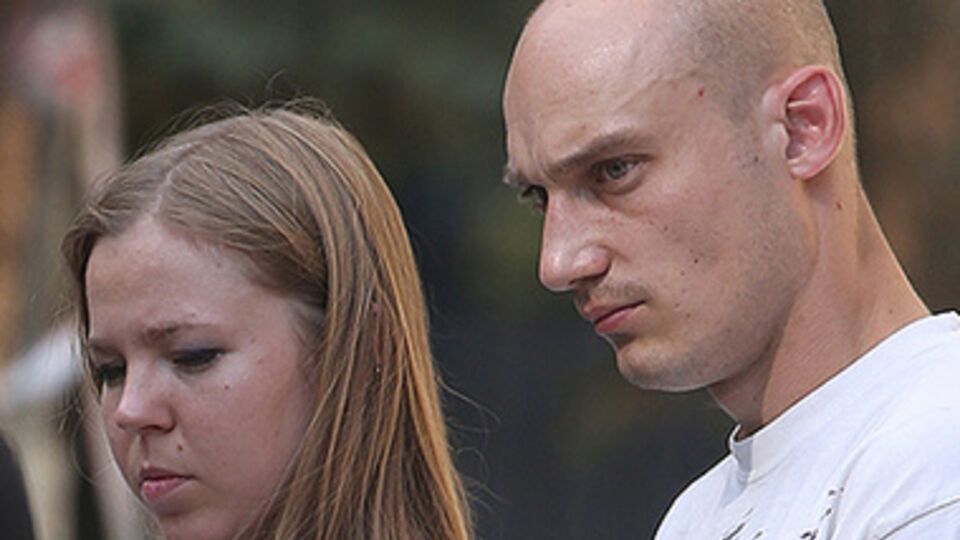 С парашютистов снимут обвинение в вандализме