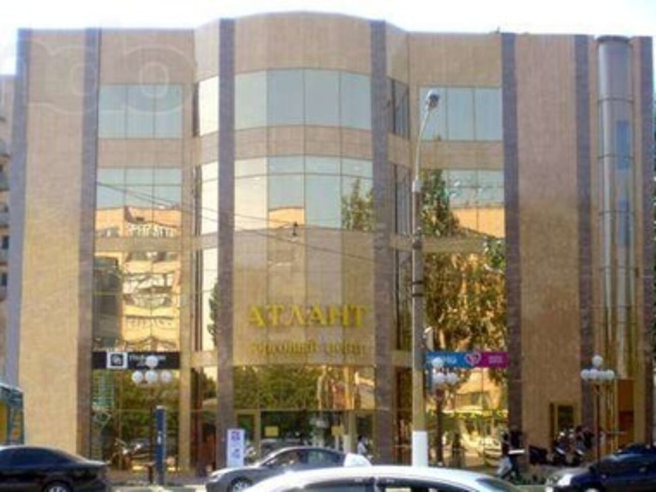 Три торговых центра в Луганске в руках боевиков