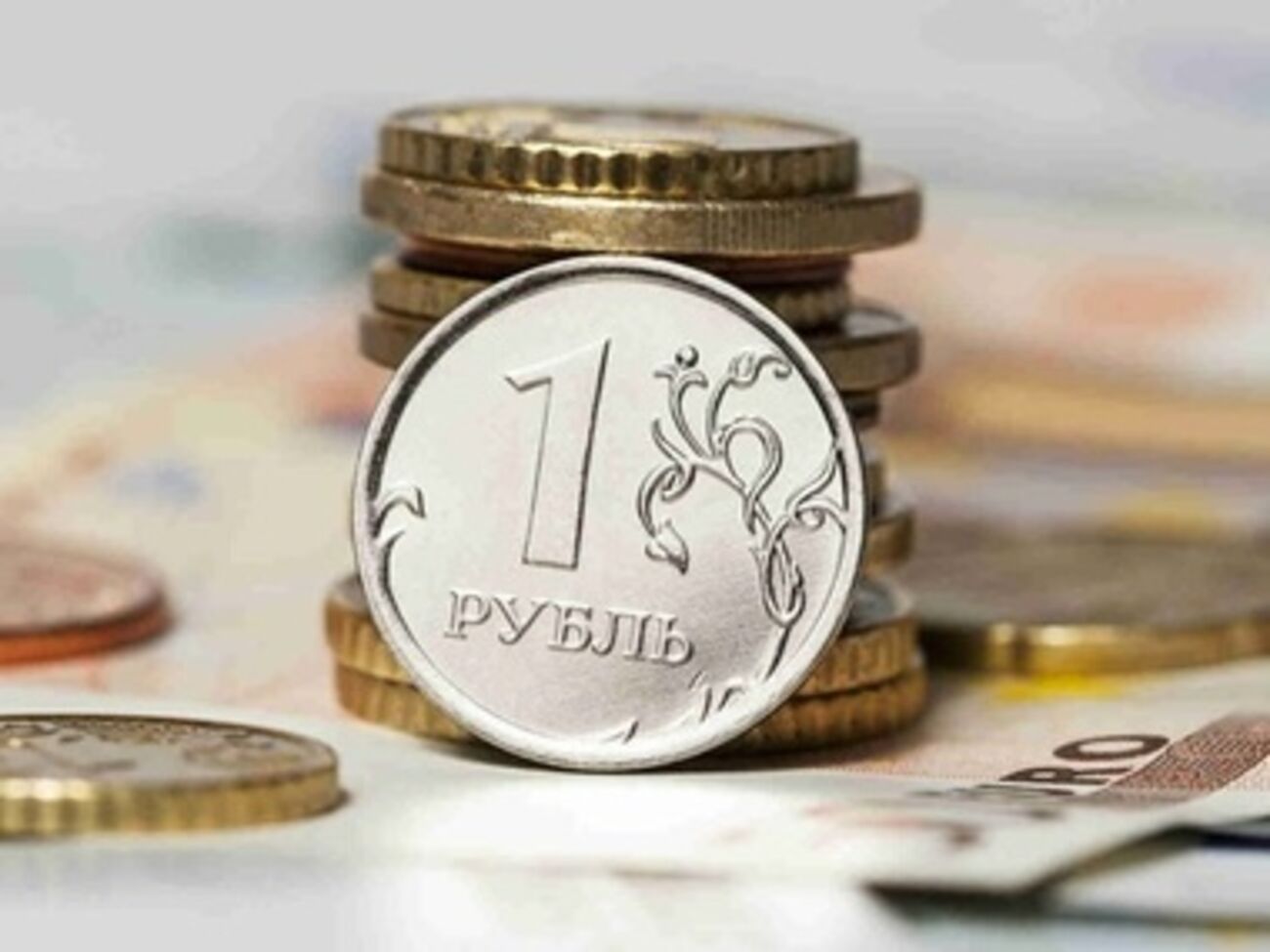 Курс рубля с каждым днем бьет рекорды падения