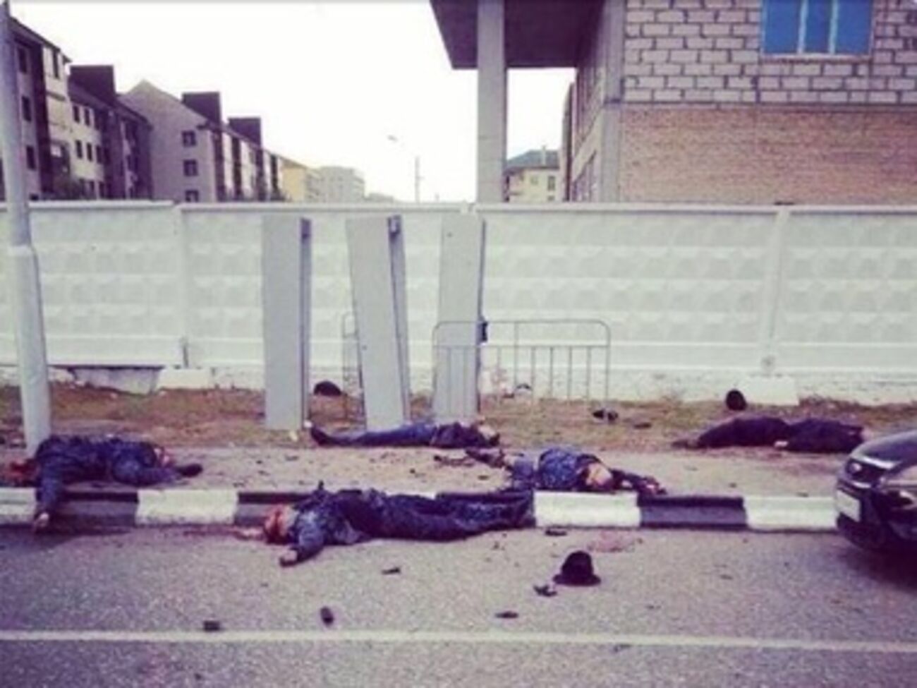 В результате взрыва погибли пять полицейских