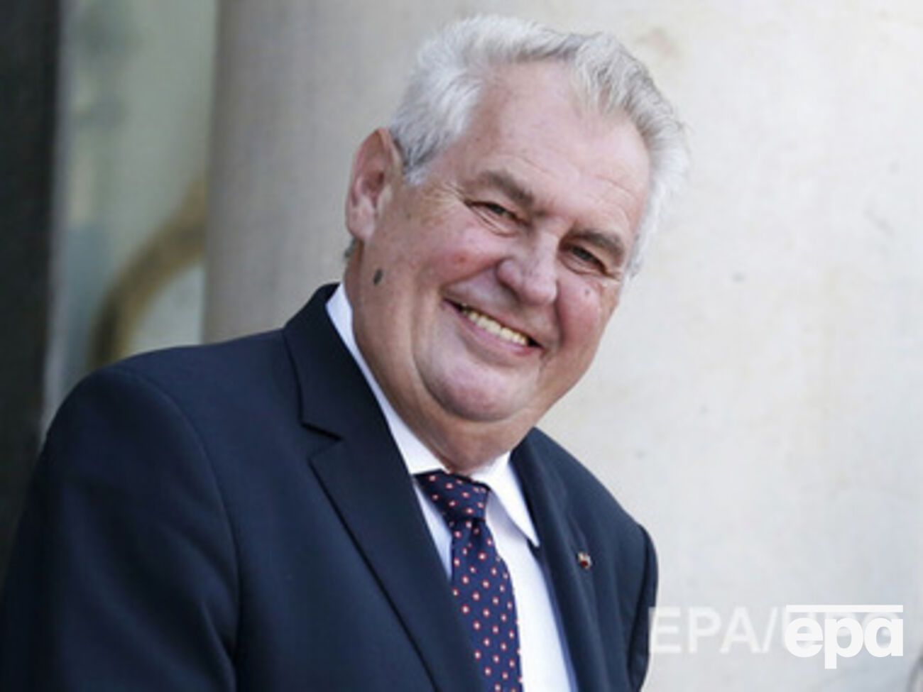 Земан выступает за отмену санкций против России