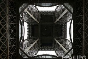 Пол нижнего этажа башни теперь из стекла