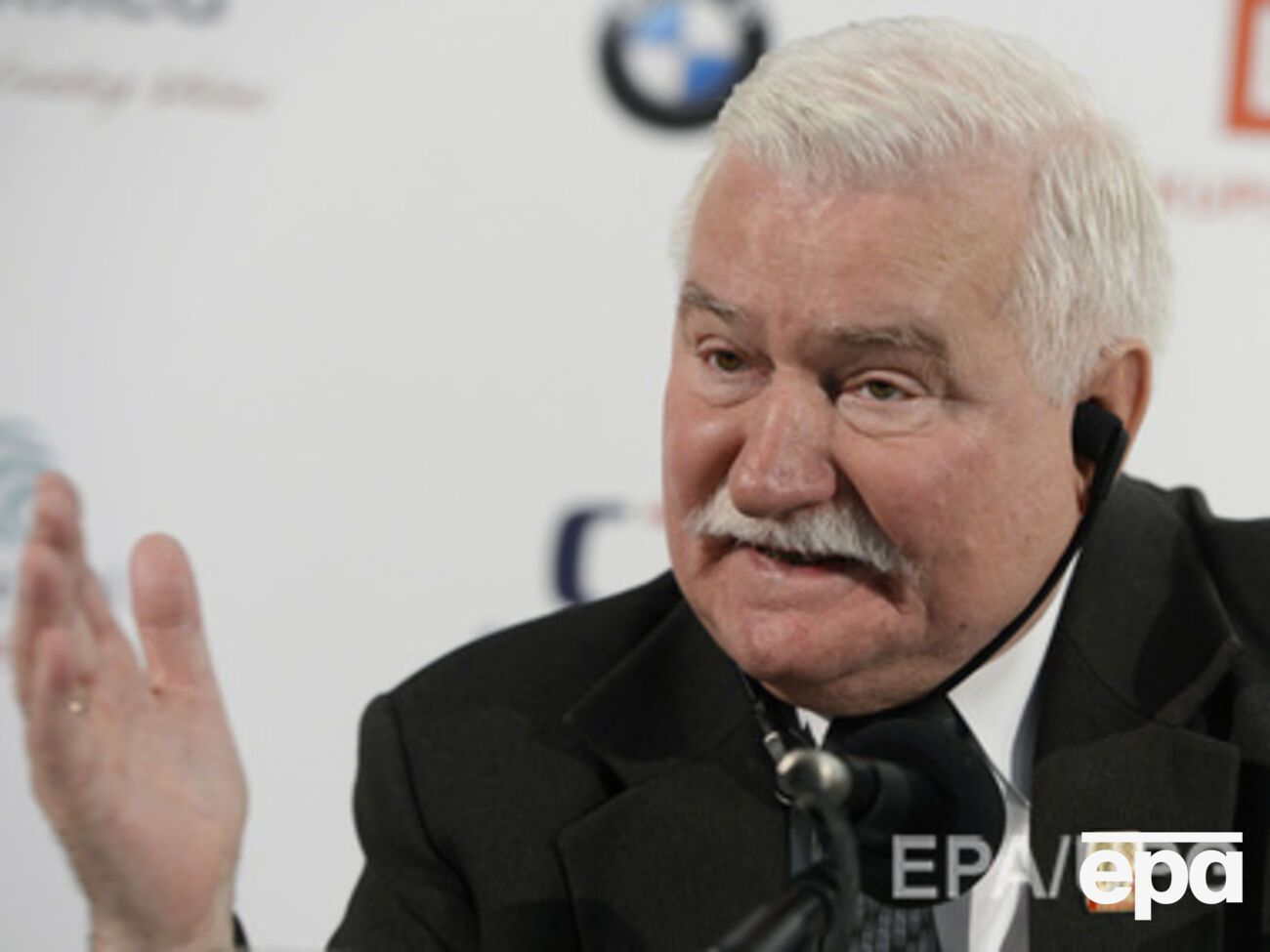 Валенса: Мы любим Россию, но она должна вести себя цивилизованно