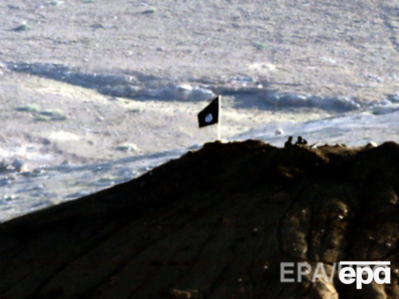 Боевики вошли в город и вывесили черные флаги