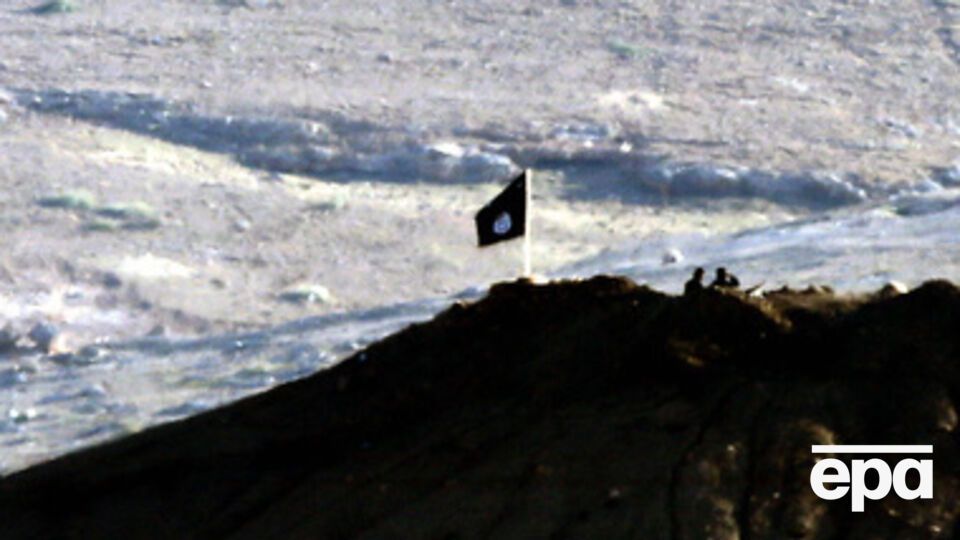 Боевики вошли в город и вывесили черные флаги