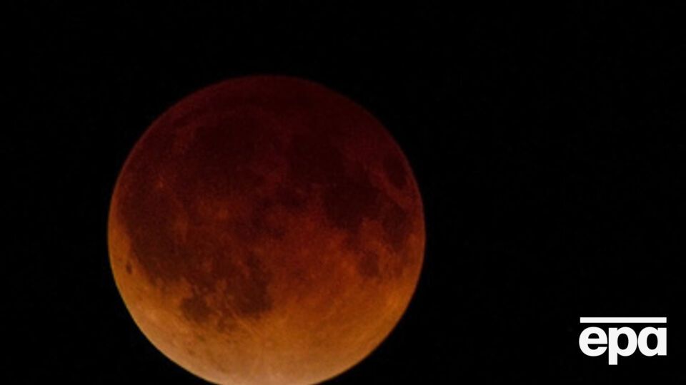 Земляне смогут наблюдать "кровавую Луну"