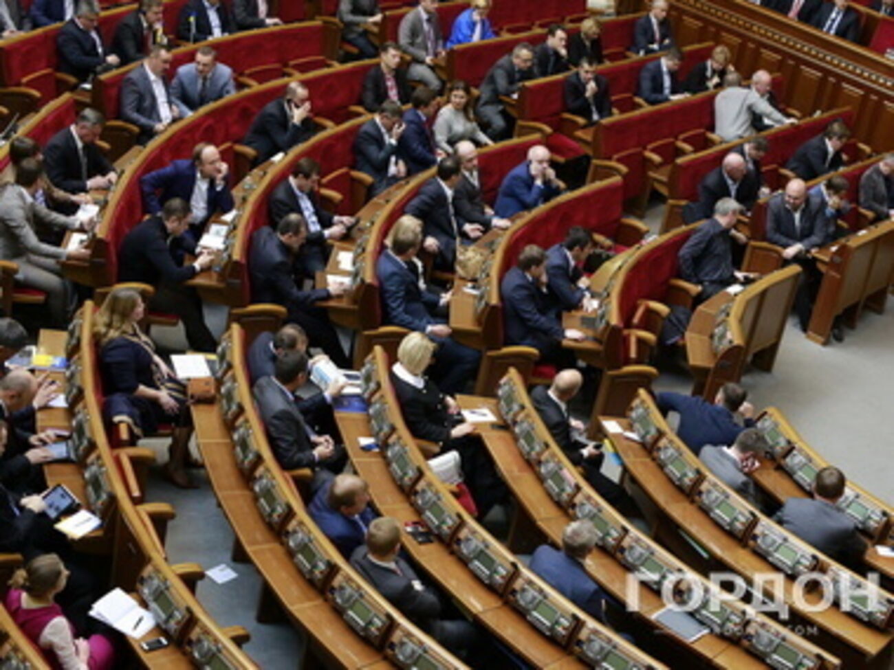 В сессионном зале присутствуют 232 депутата