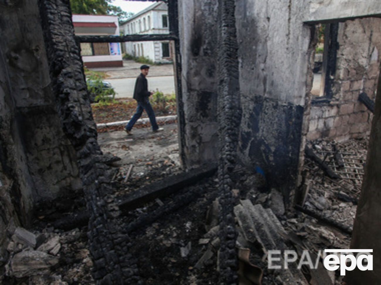 Донецк не прекращают обстреливать боевики
