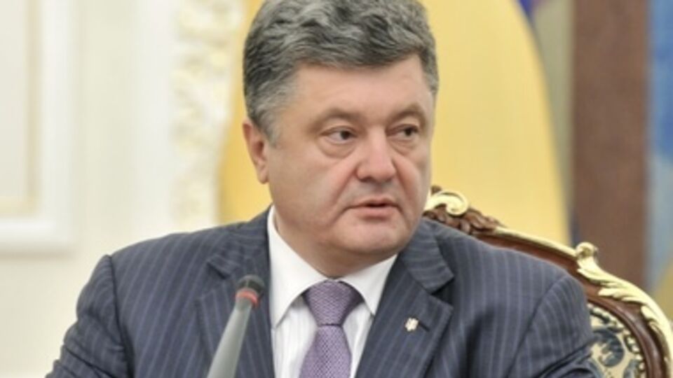Петр Порошенко уволил восемь глав районов и назначил одного временного руководителя РГА