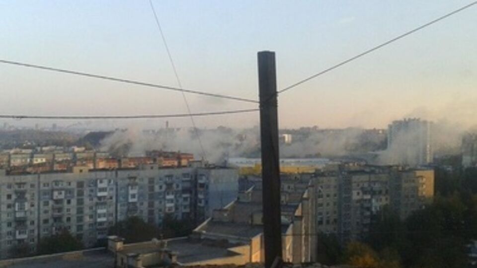 Вокзал в Донецке снова обстреляли