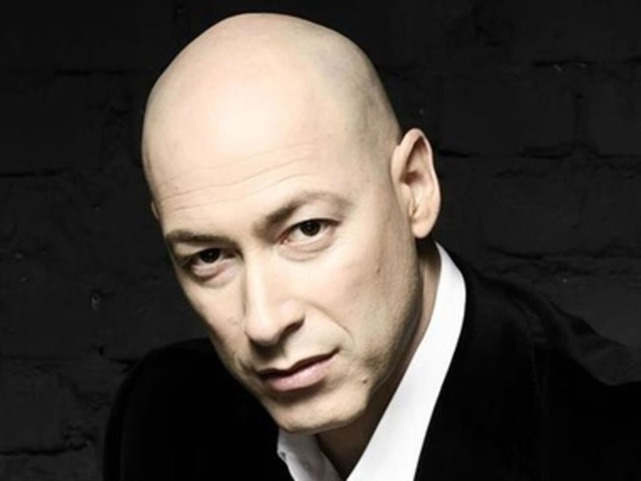 Дмитрий Гордон: К нему приехал Сергей Борисович Иванов, глава администрации президента Путина. Янукович встретил его в халате, подшофе, и стал раздавать ему указания