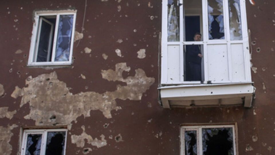 В Донецке слышны залпы и взрывы