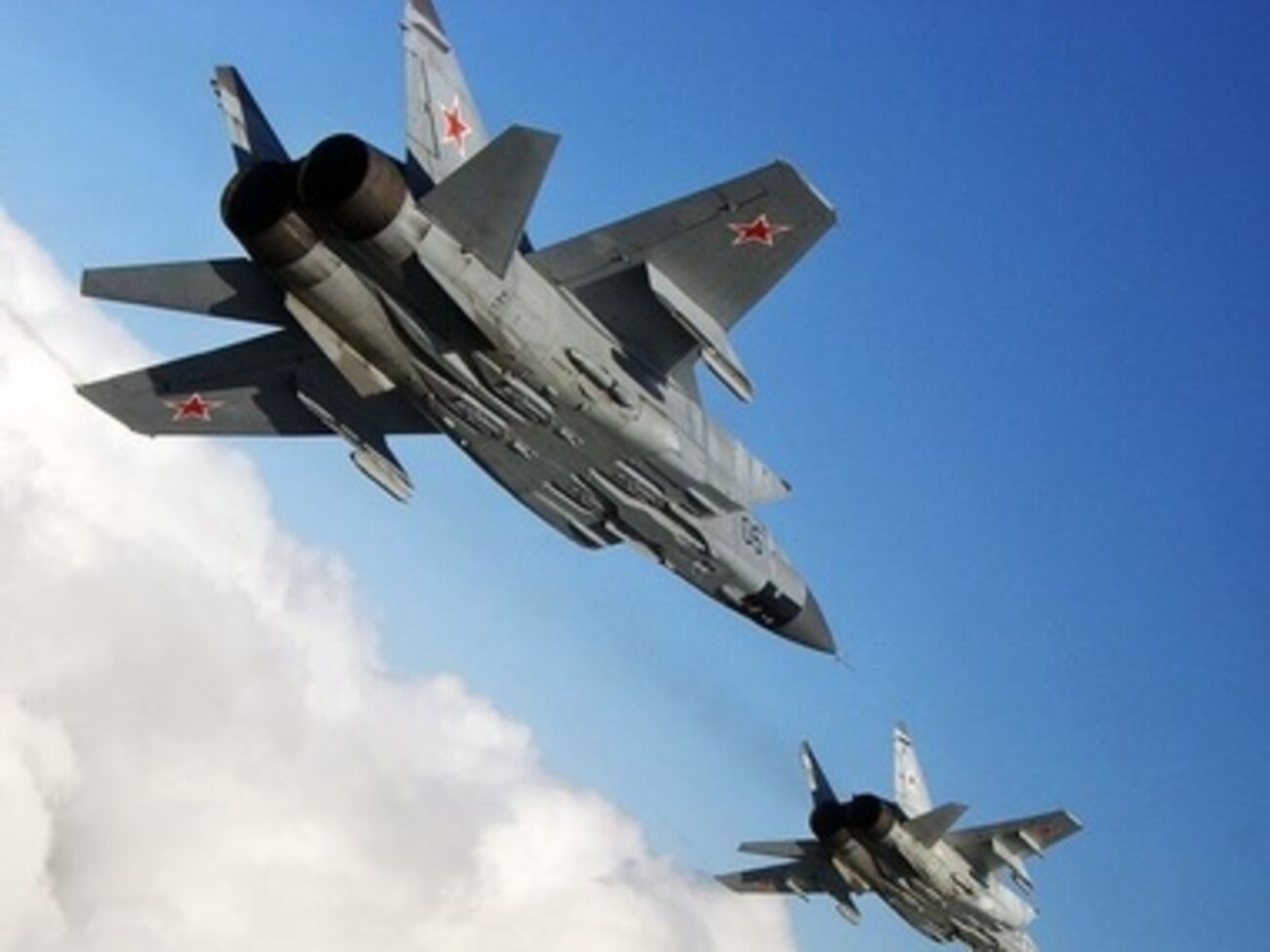 Российские самолеты продолжают летать над Европой