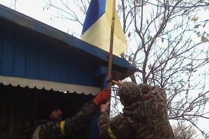 На следующий день после освобождения военные установили на сельсовете Крымского украинский флаг