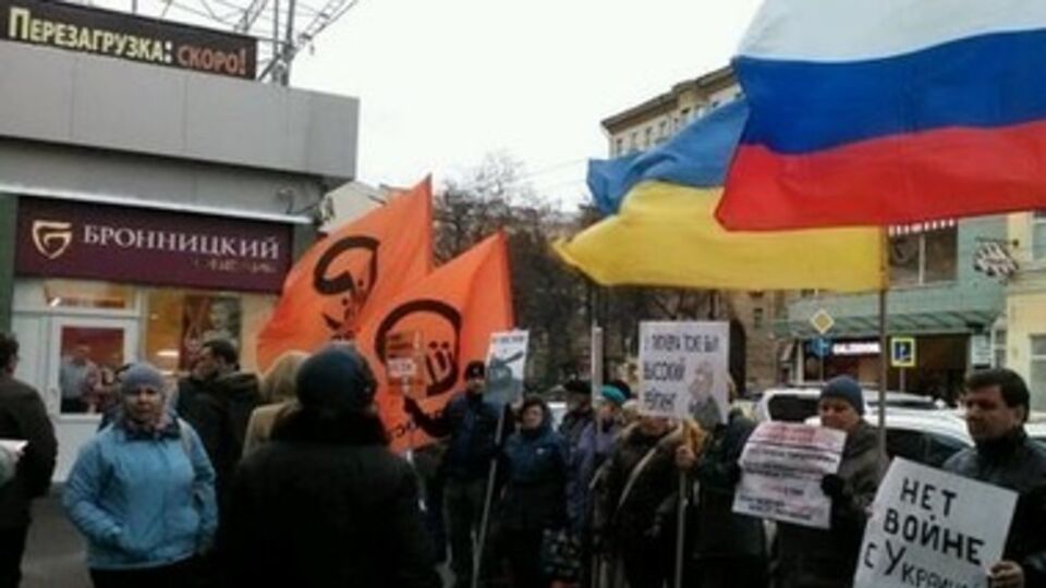 Около 14.30 участники пикета собрались переместиться на Манежную площадь