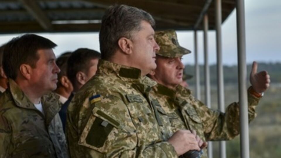 Порошенко сообщил об освобождении 25 военных