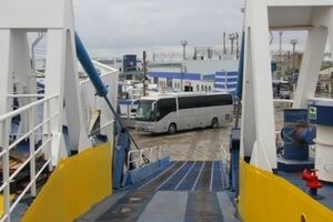 На Керченской переправе возобновлено движение паромов