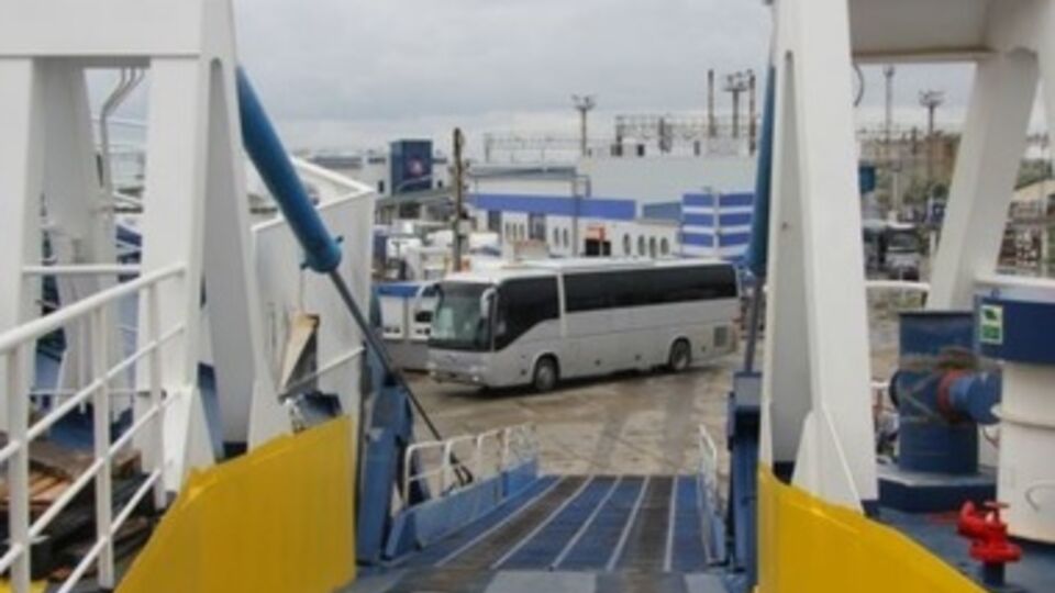 На Керченской переправе возобновлено движение паромов