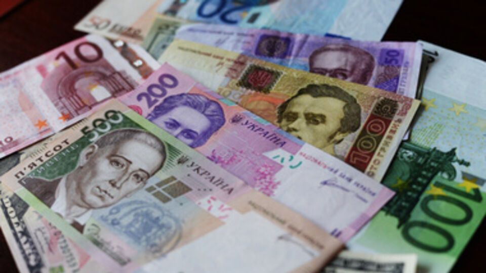 Гривна продолжает падать