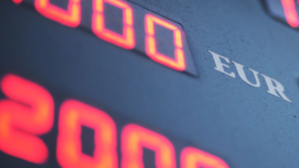 Гривна продолжает терять позиции