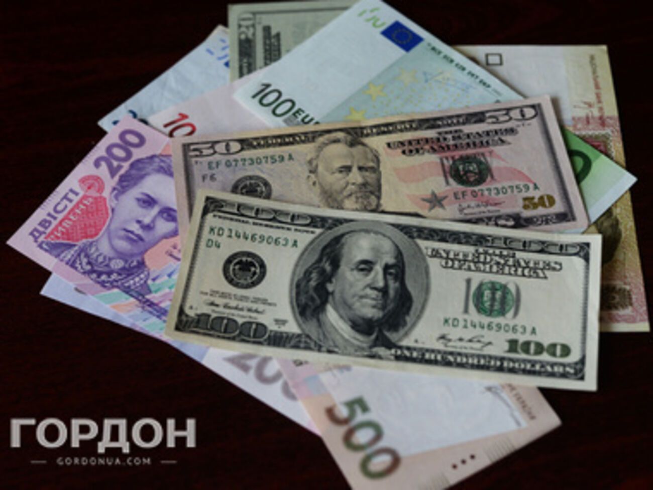 Сегодня официальный курс гривны установил очередной антирекорд – 14,8 грн/$