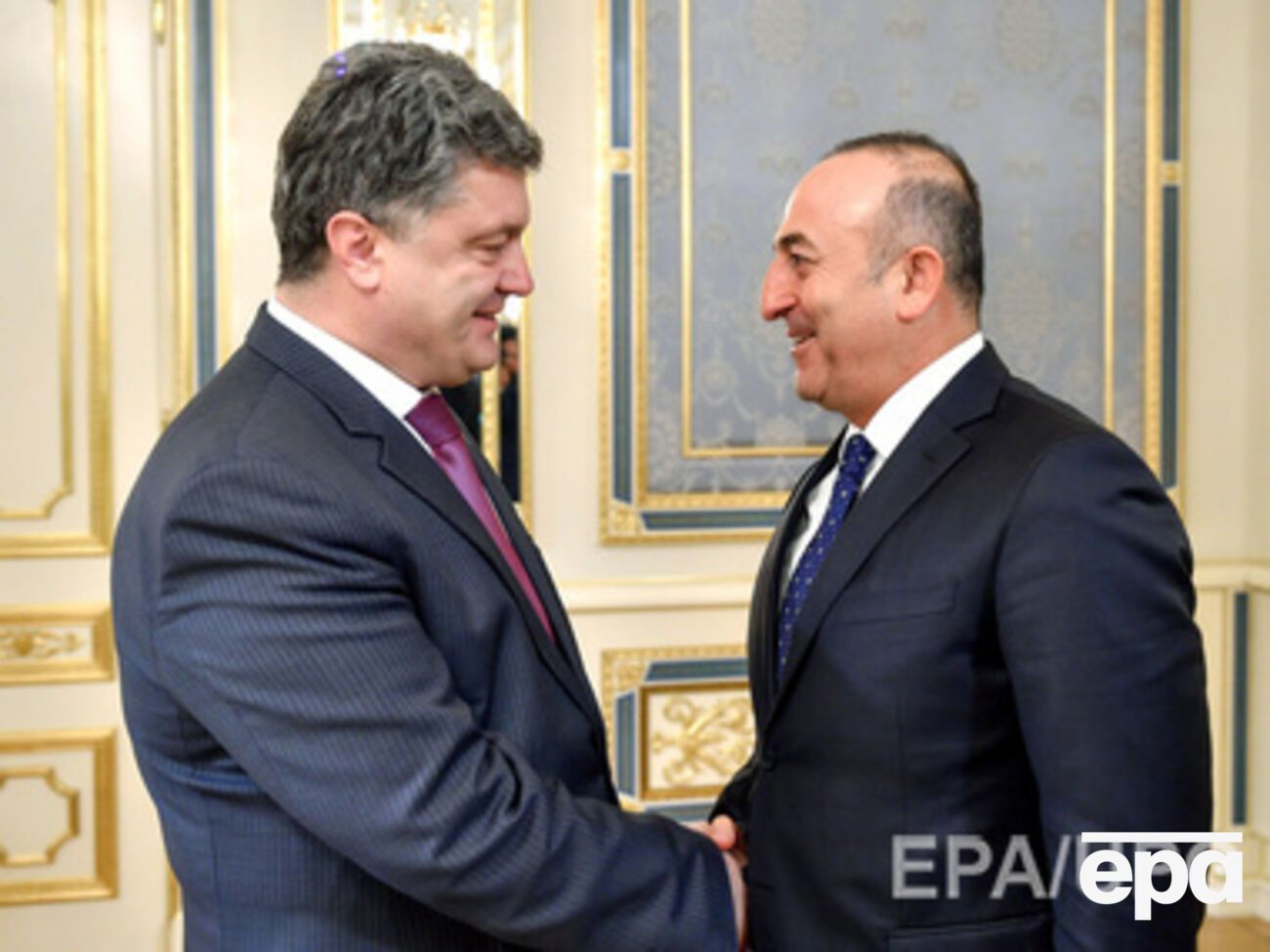 Порошенко провел встречу с Чавушоглу