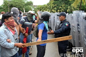 Участники акции также выражали протест против действующего президента Мексики