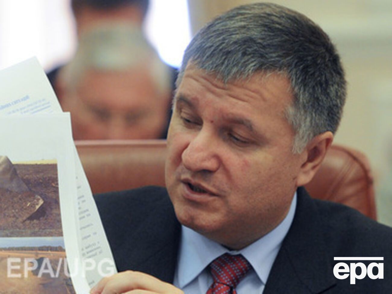 По мнению Авакова, украинских добровольцев намеренно дискредитируют