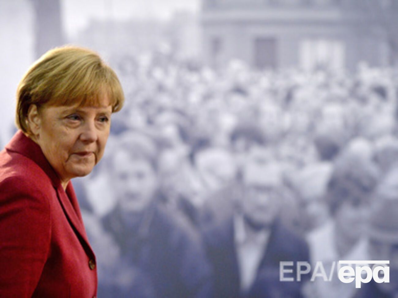 Меркель призвала стороны выполнять Минские договоренности в полном объеме