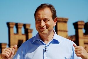 Томенко хочет лишить министров Facebook