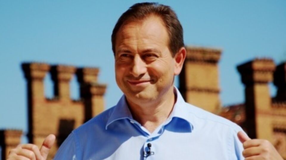 Томенко хочет лишить министров Facebook