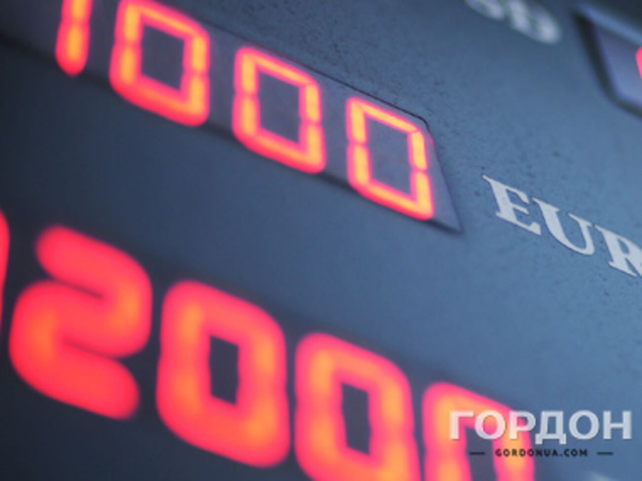 Гривну отправили в свободное плавание