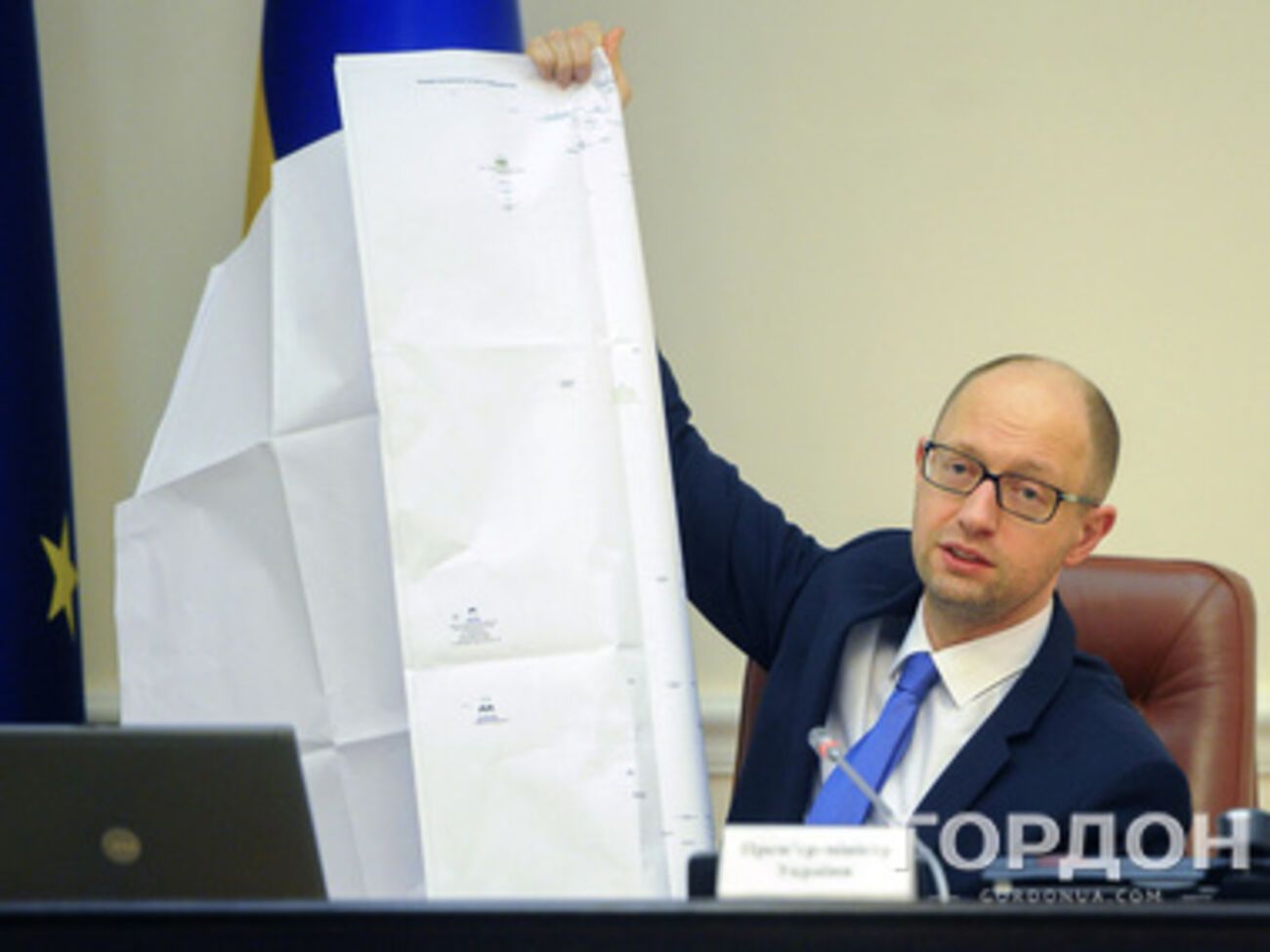 Яценюк: Россия должна освободить украинских политзаключенных