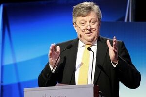 Экс-министр экономики Шпек: Экономически обоснованный курс примерно 13 грн/$