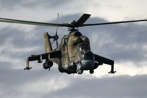 В районе крушения вертолета, по данным СМИ, идет бой