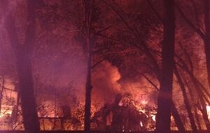 Возле метро "Шулявская" начался сильный пожар
